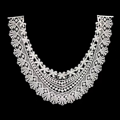 Collier en dentelle brodée pour le cou