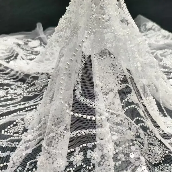 Tissu en dentelle brodée de perles blanches, robe de mariée de luxe blanche, séquence de tissu en dentelle brodée de perles