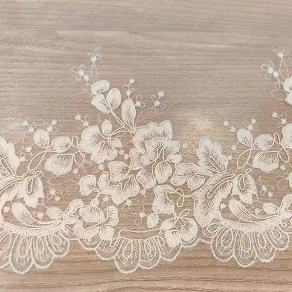 Lane brodé en polyester en maille exquise classique pour vêtements pour femmes